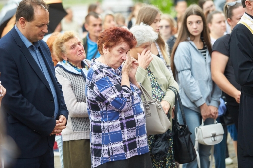 На фасаді будинку , де проживав Захисник - відкрили та освятили памʼятну дошку Олегу Самбурову.